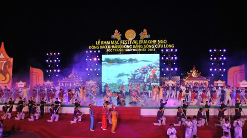First Khmer boat racing festival begins - ảnh 1